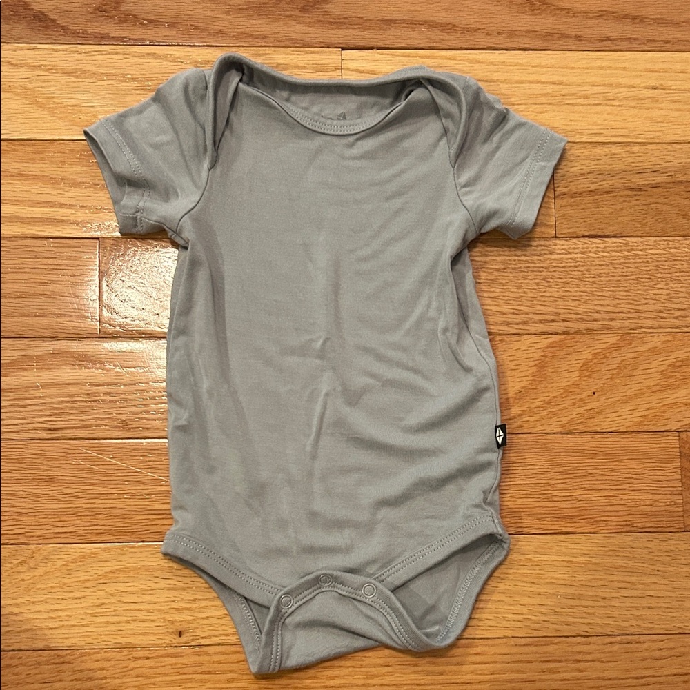Kyte BABY bamboo Gray storm Bodysuit onesie